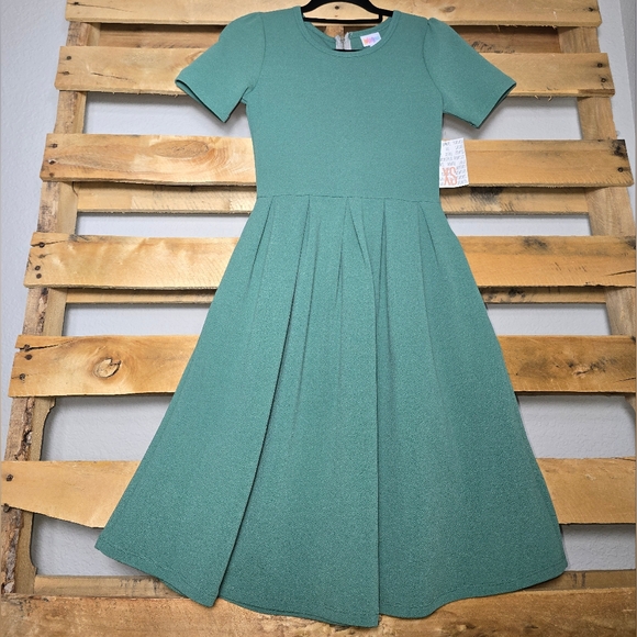 LuLaRoe Dresses & Skirts - Elegant Green Dress Size:XS